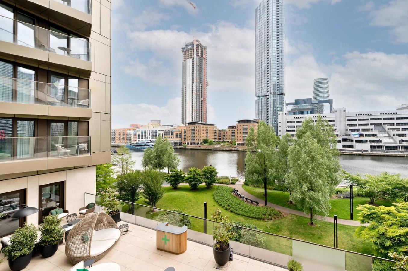 Elegant And Modern Apartments In Canary Wharf Right Next To Thames Londra Exterior foto