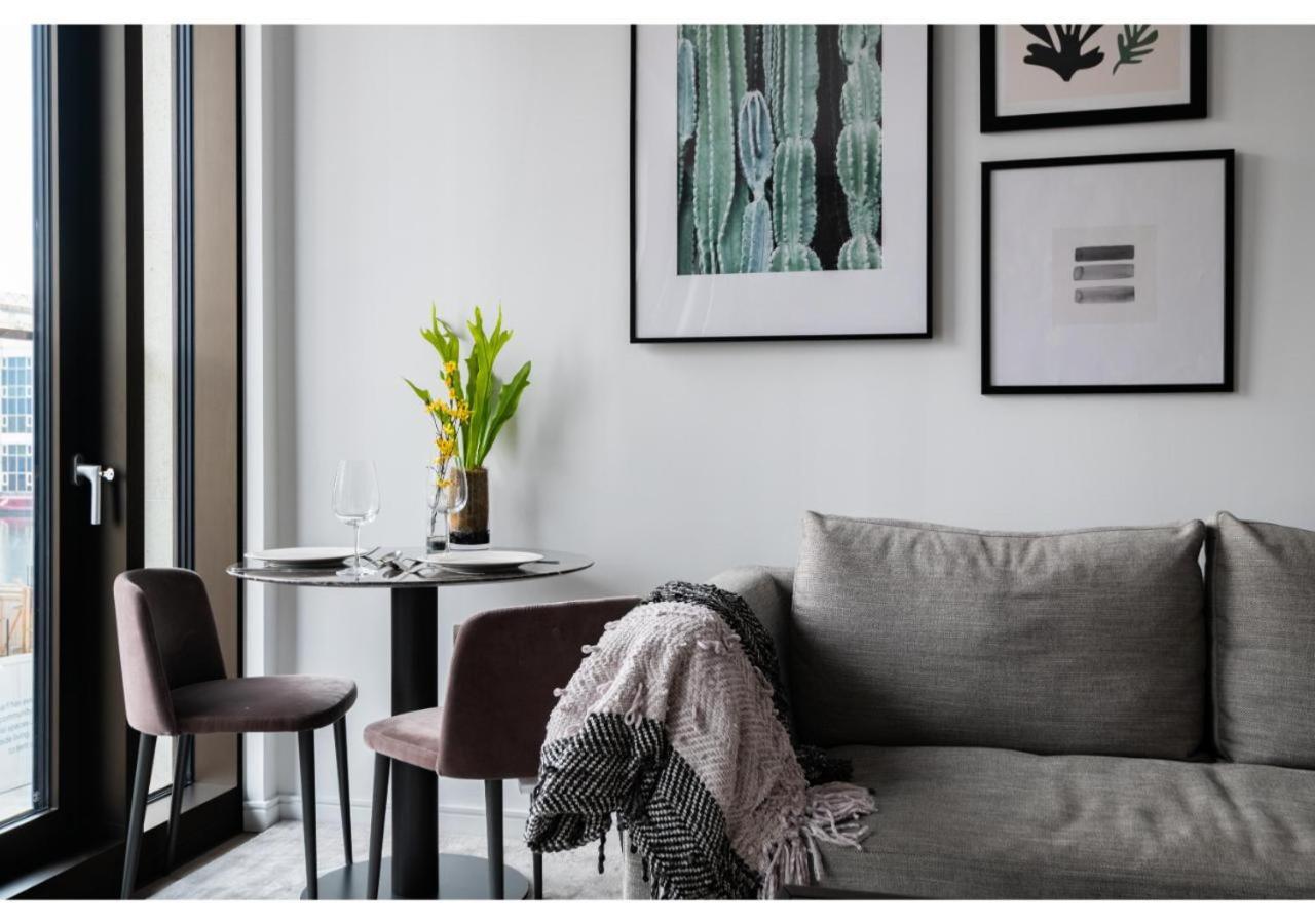 Elegant And Modern Apartments In Canary Wharf Right Next To Thames Londra Exterior foto